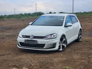 Volkswagen Golf TSI S FWD 2018 White