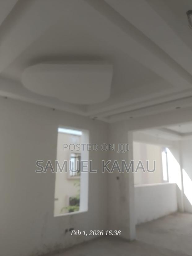 4 Bedroom Residential Property for Sale - thumbnail 2