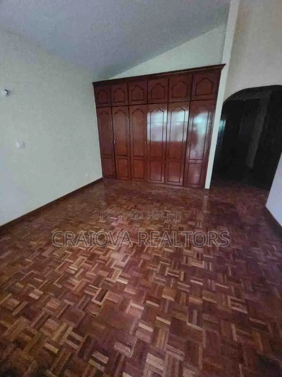 5bdrm Townhouse/Terrace in Riverside Drive for sale