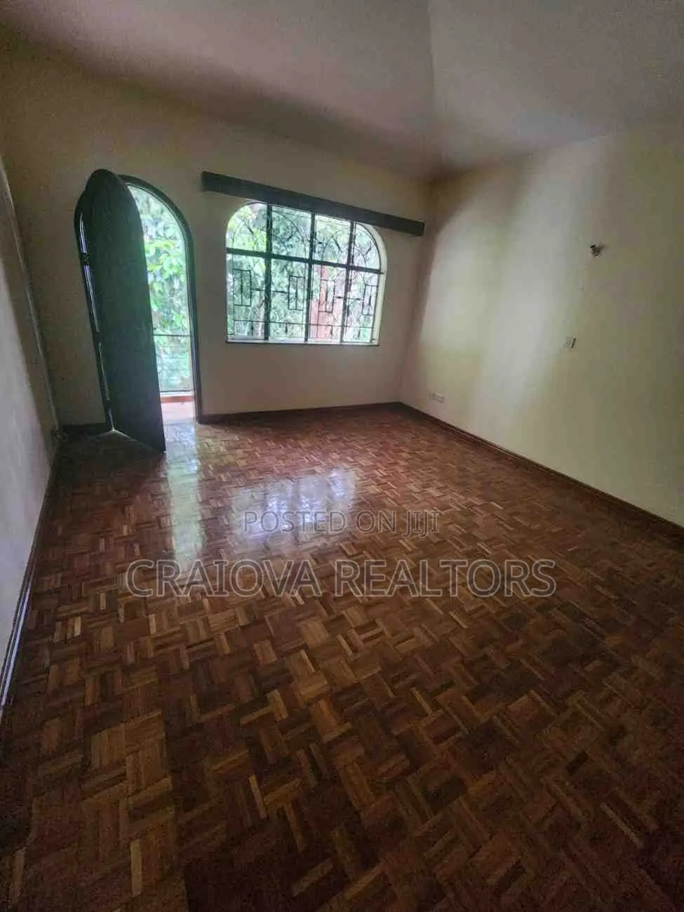 5bdrm Townhouse/Terrace in Riverside Drive for sale
