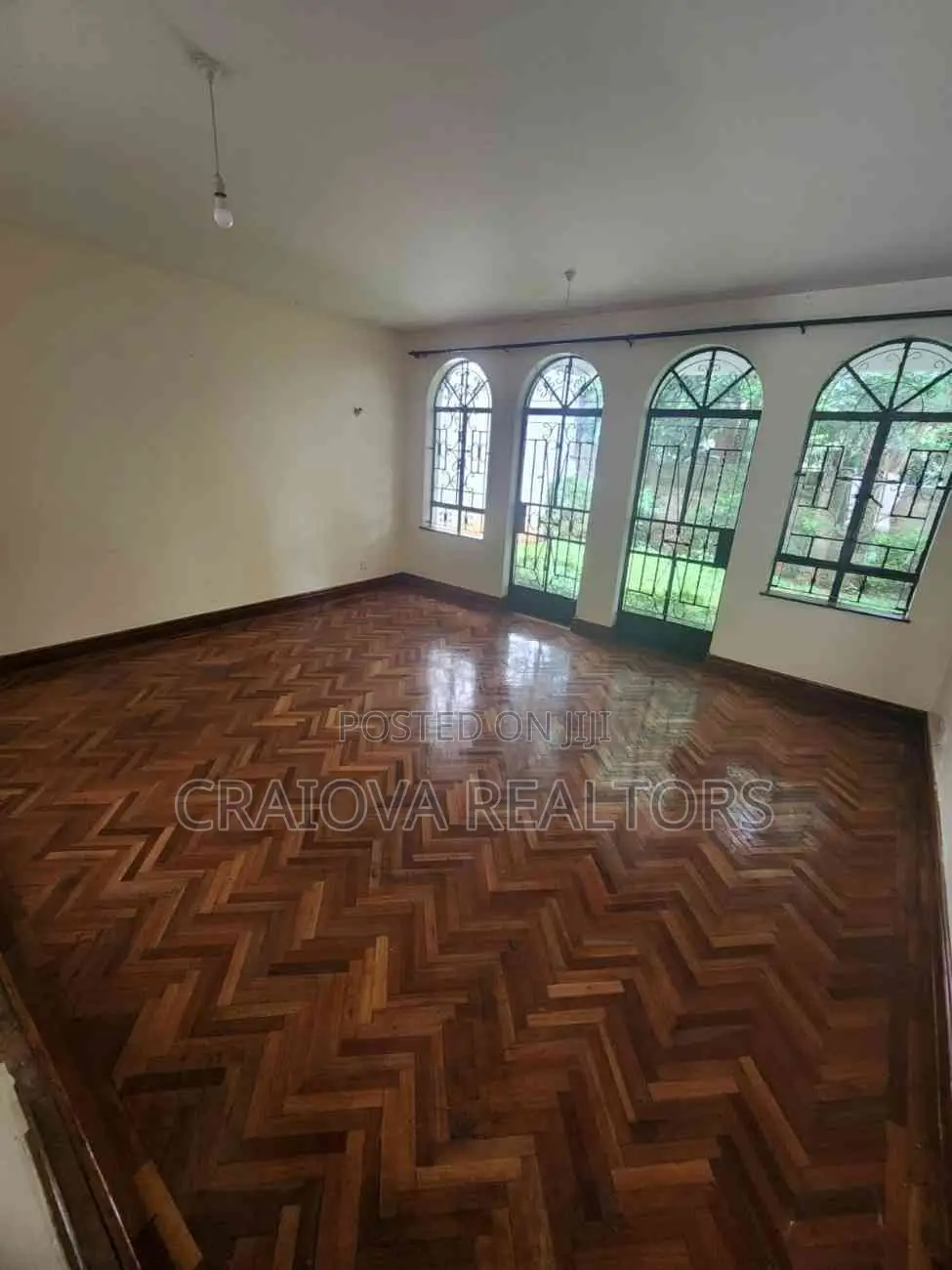 5bdrm Villa in Riverside Drive for sale
