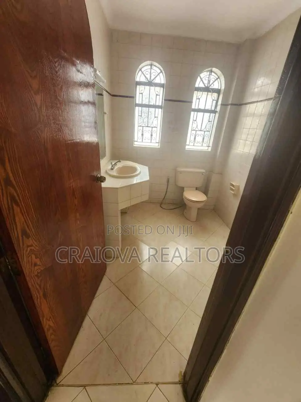 5bdrm Villa in Riverside Drive for sale
