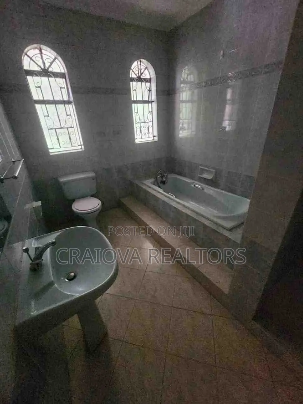 5bdrm Villa in Riverside Drive for sale