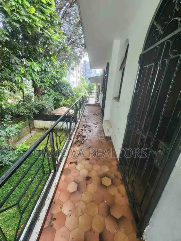 5bdrm Villa in Riverside Drive for sale