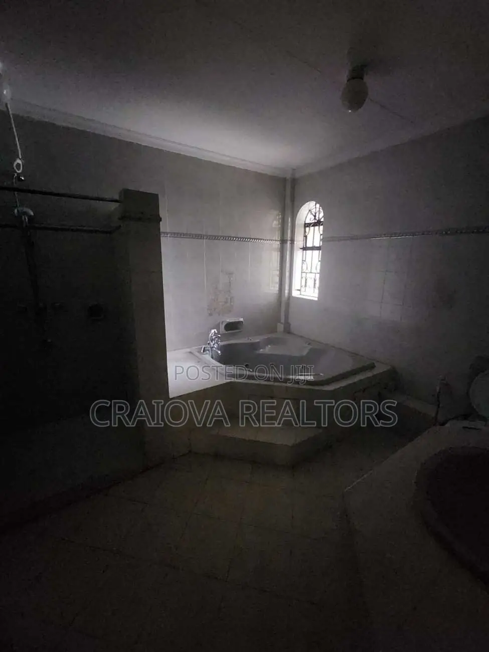 5bdrm Villa in Riverside Drive for sale