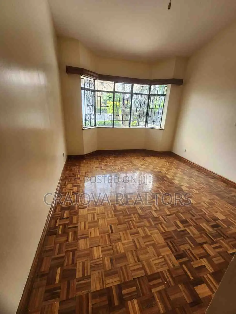 5bdrm Villa in Riverside Drive for sale