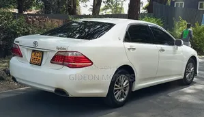 Toyota Crown 2011 White