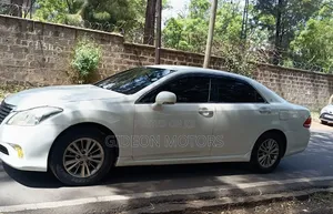 Toyota Crown 2011 White