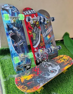 Skateboard With Heavy-Duty Rubber Tires