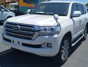Toyota Land Cruiser 4.6 V8 ZX 2018 Pearl
