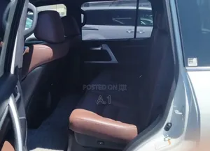 Toyota Land Cruiser 4.6 V8 ZX 2018 Pearl