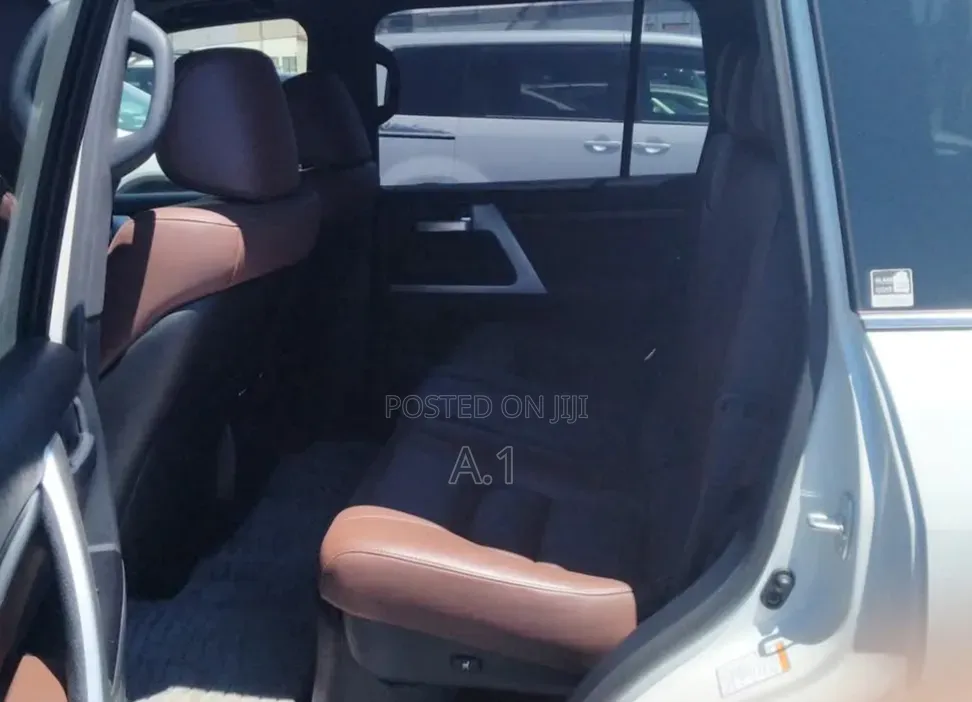 Toyota Land Cruiser 4.6 V8 ZX 2018 Pearl