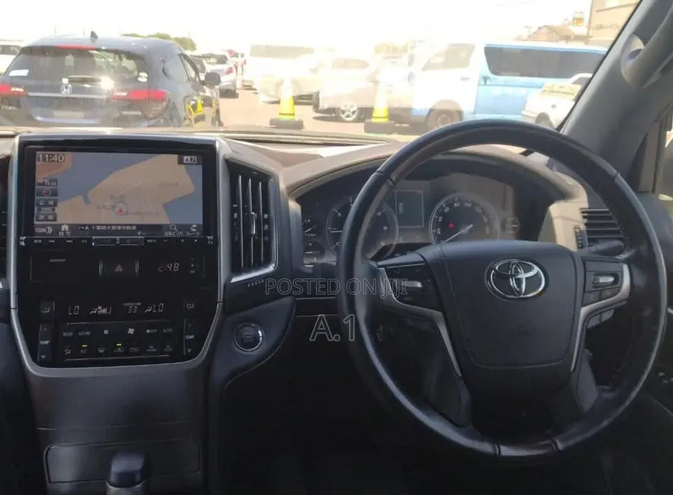 Toyota Land Cruiser 4.6 V8 ZX 2018 Pearl