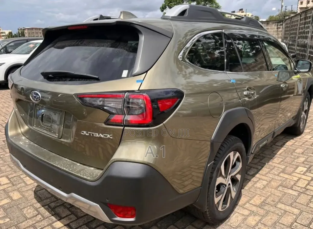 Subaru Outback Touring 2022 Gold