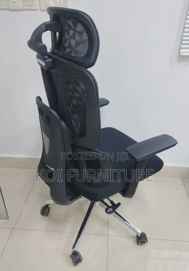 Office Chair : Black High-Back Ergonomic Office Chair