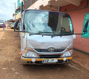Toyota Dyna 2013 Silver