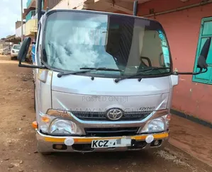 Toyota Dyna 2013 Silver