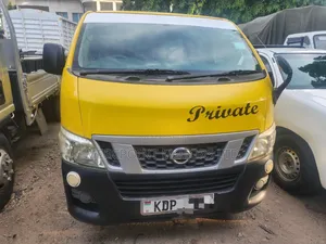 Nissan NV350 2017 Yellow