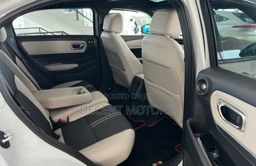 Honda Vezel 1.5 Hybrid 2WD 2020 White