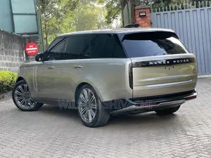 Land Rover Range Rover Vogue 2022 Gold