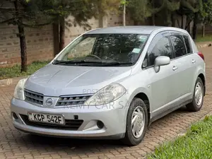 Nissan Tiida 2010 Silver