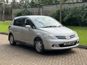 Nissan Tiida 2010 Silver