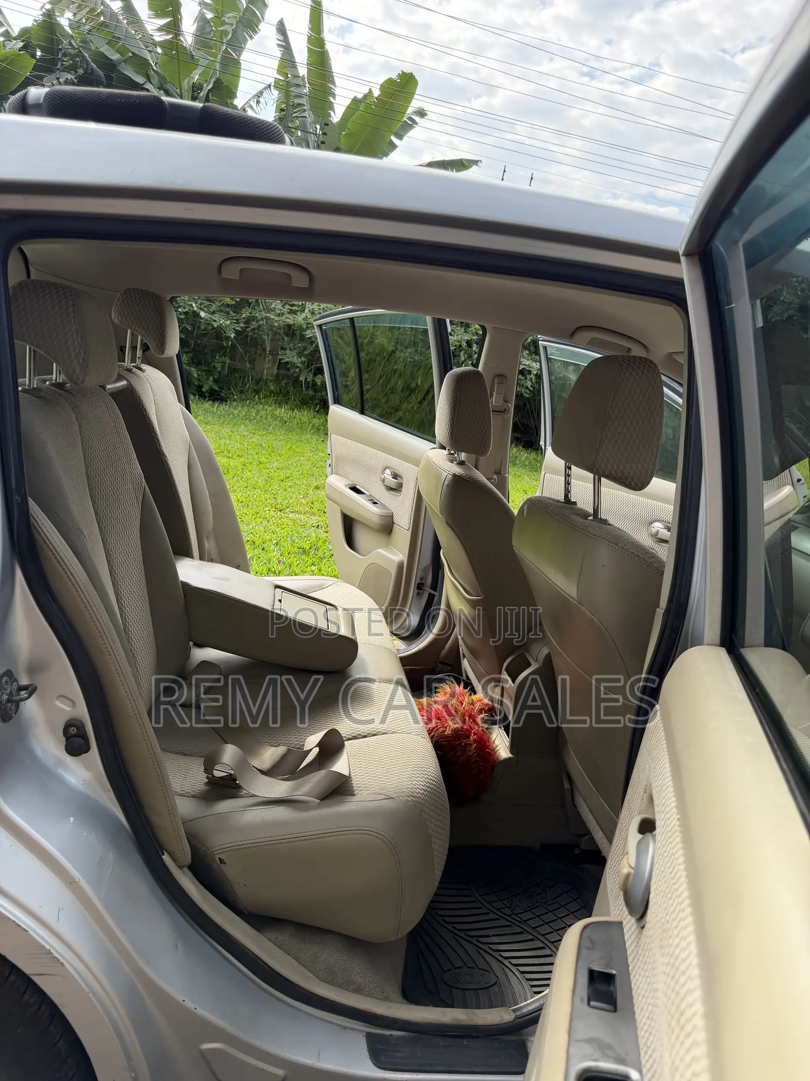 Nissan Tiida 2010 Silver