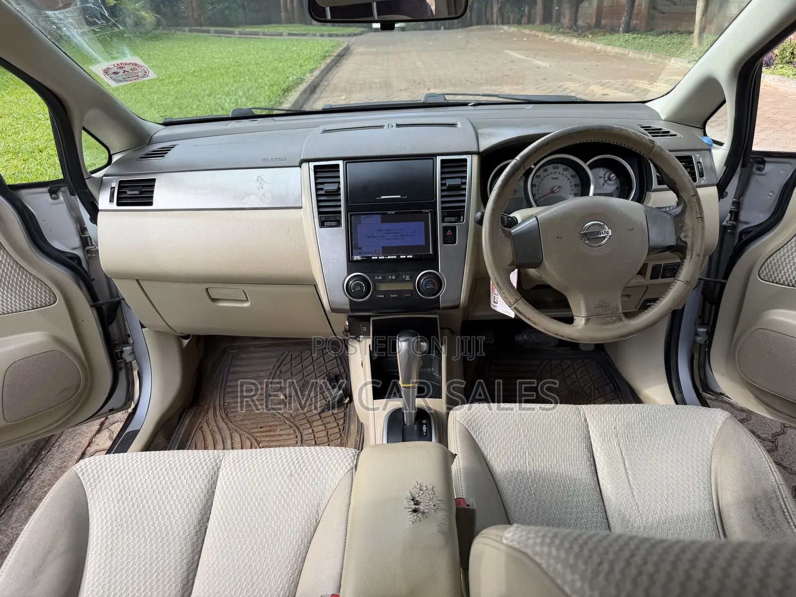 Nissan Tiida 2010 Silver