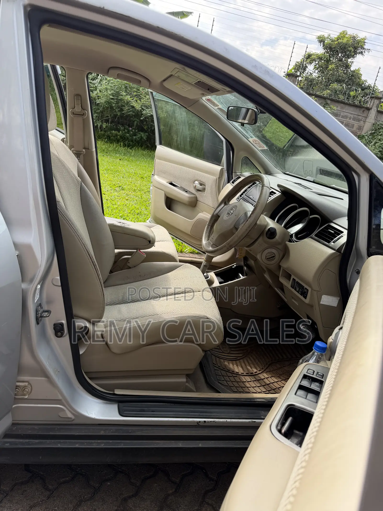Nissan Tiida 2010 Silver
