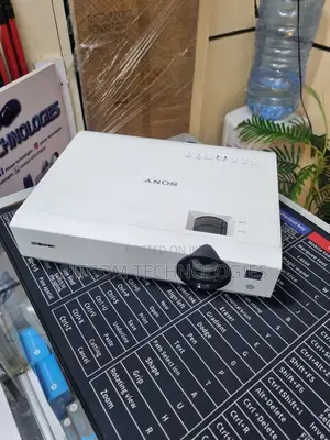 Sony VPL-Dx100 Projector