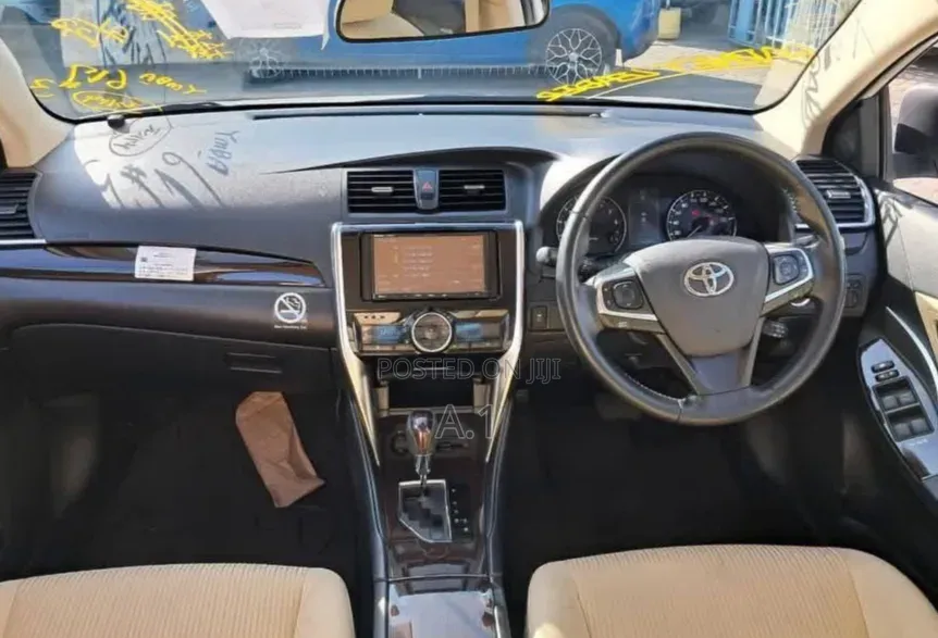 Toyota Premio 2.0 FWD 2019 White