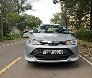 Toyota Axio 1.5 Hybrid 2WD 2016 Silver