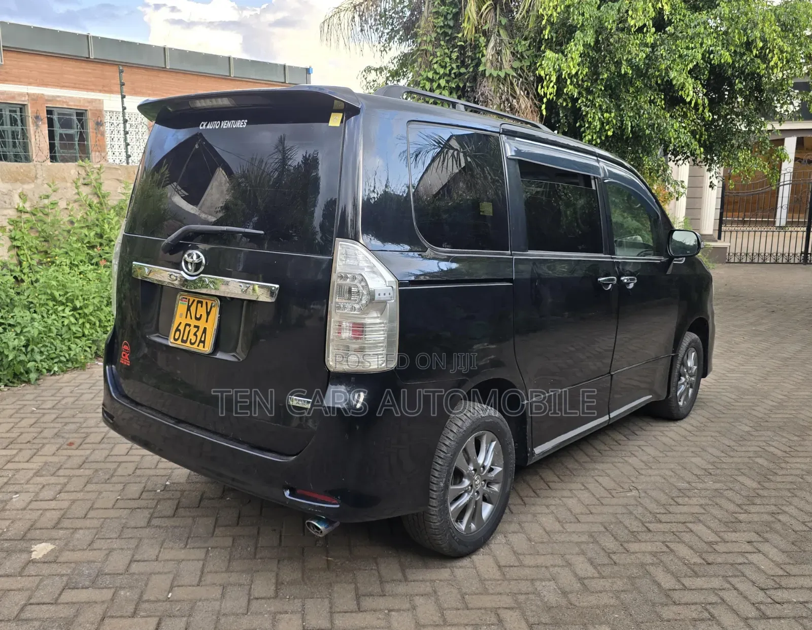 Toyota Voxy 2013 Black