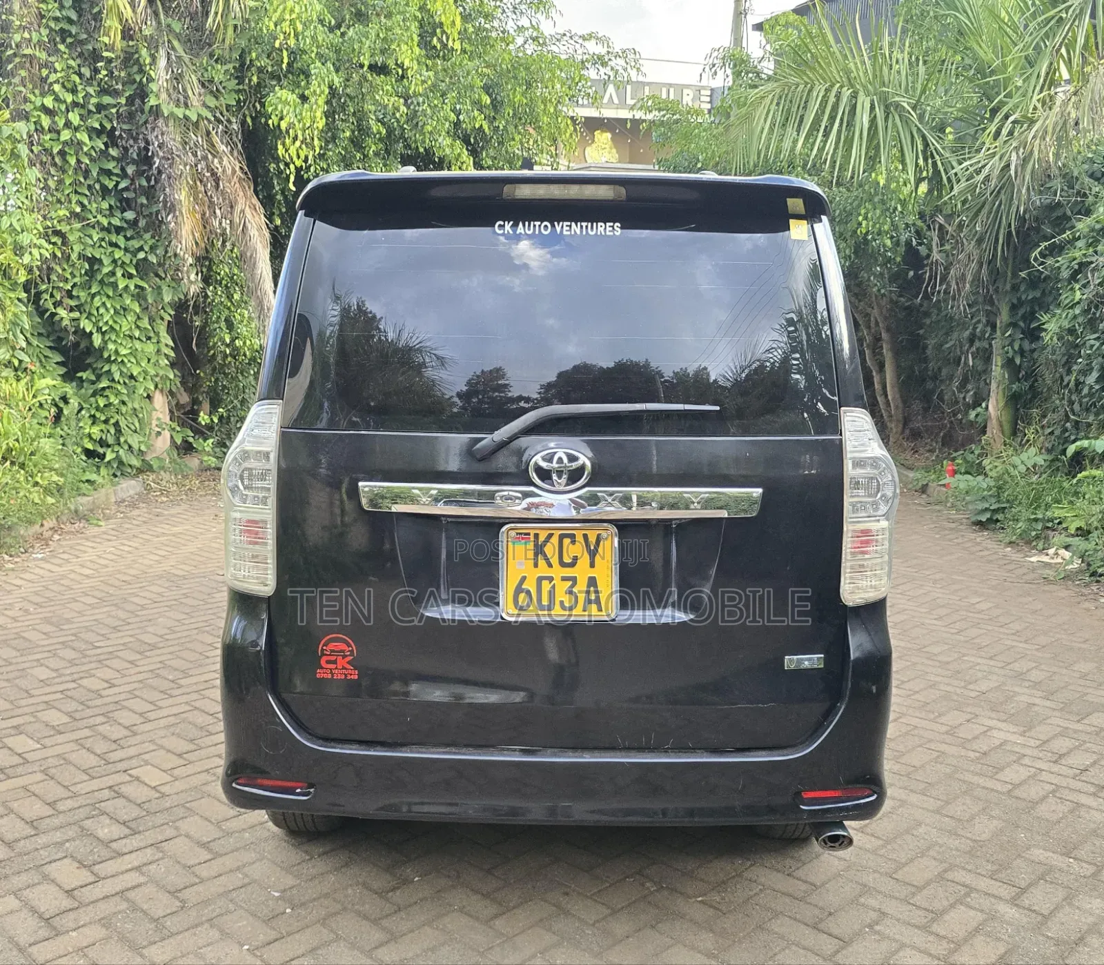 Toyota Voxy 2013 Black