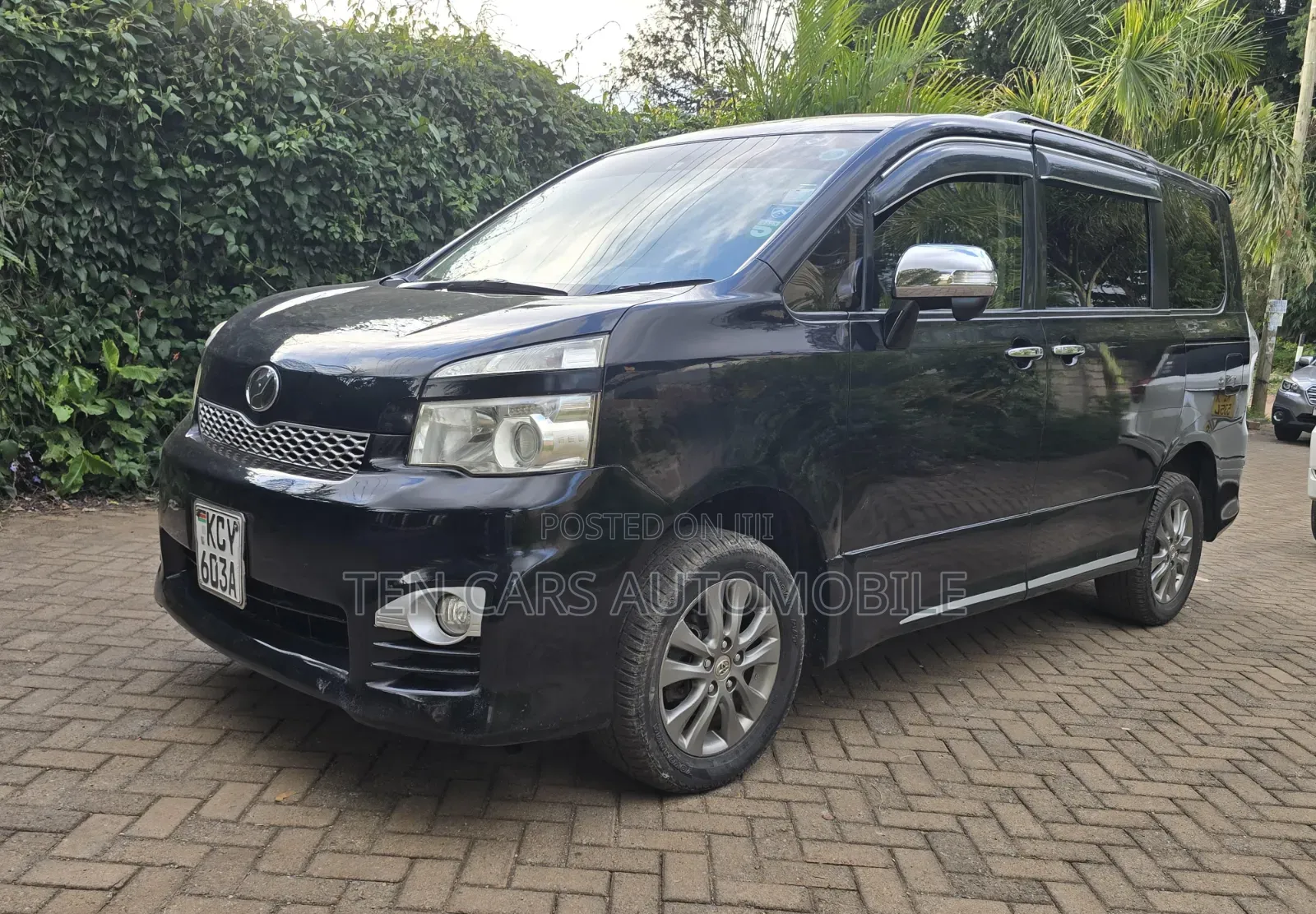 Toyota Voxy 2013 Black