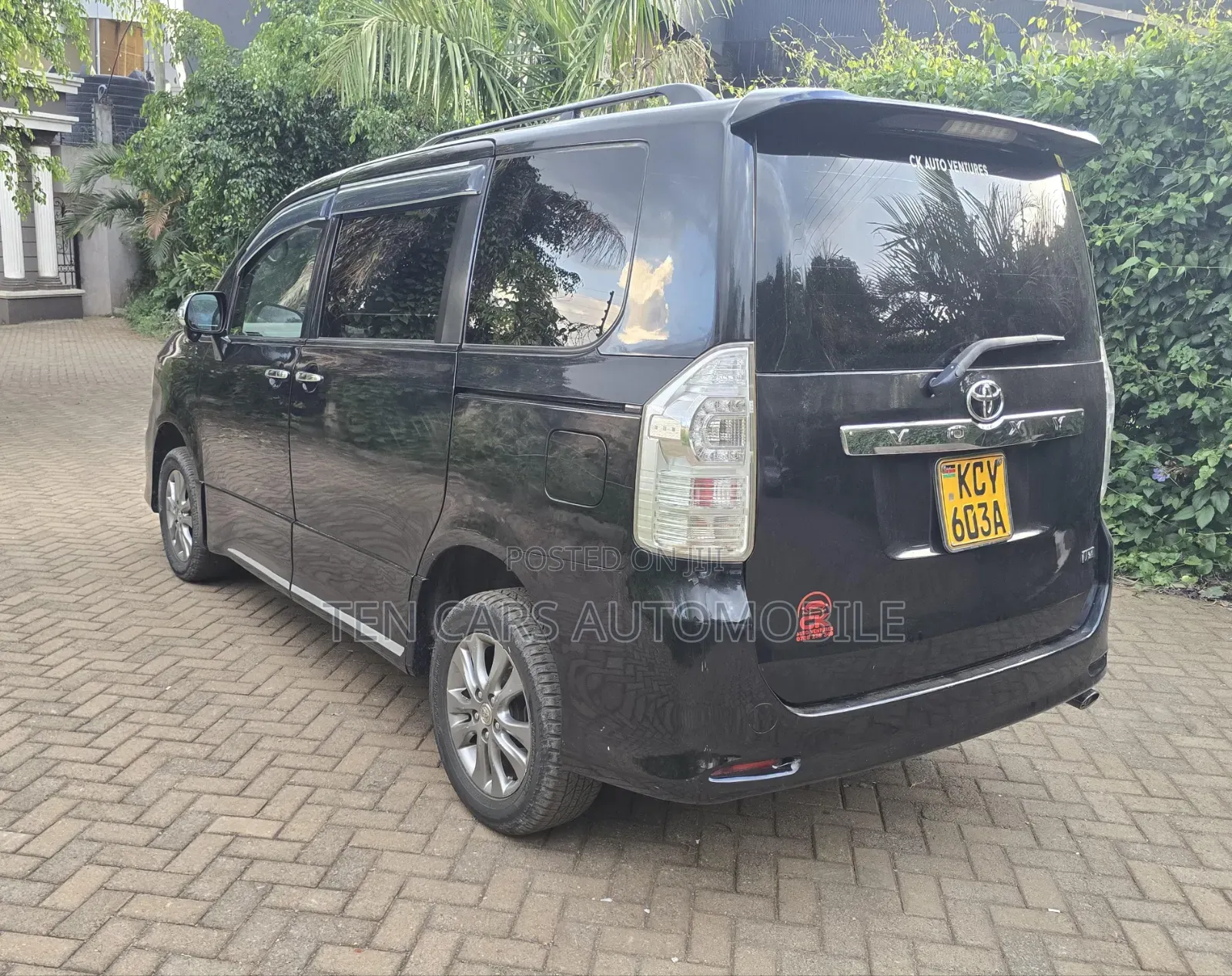 Toyota Voxy 2013 Black