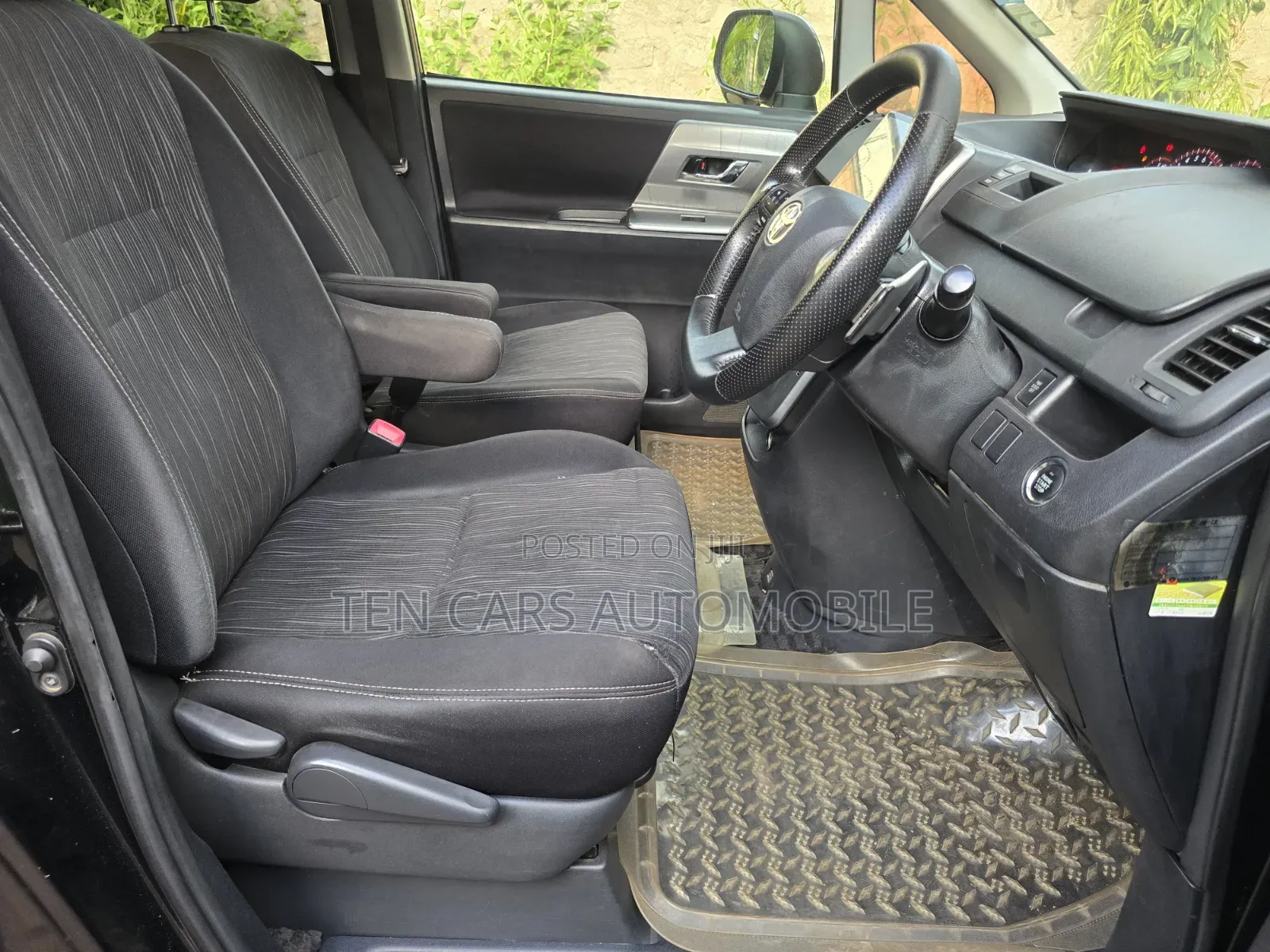 Toyota Voxy 2013 Black