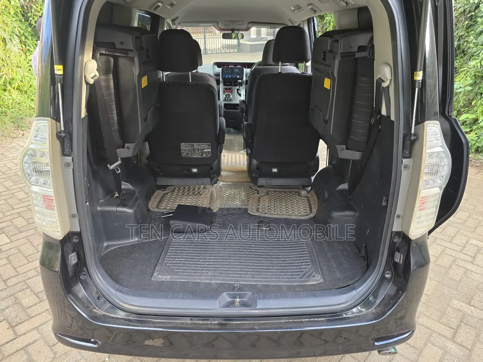 Toyota Voxy 2013 Black
