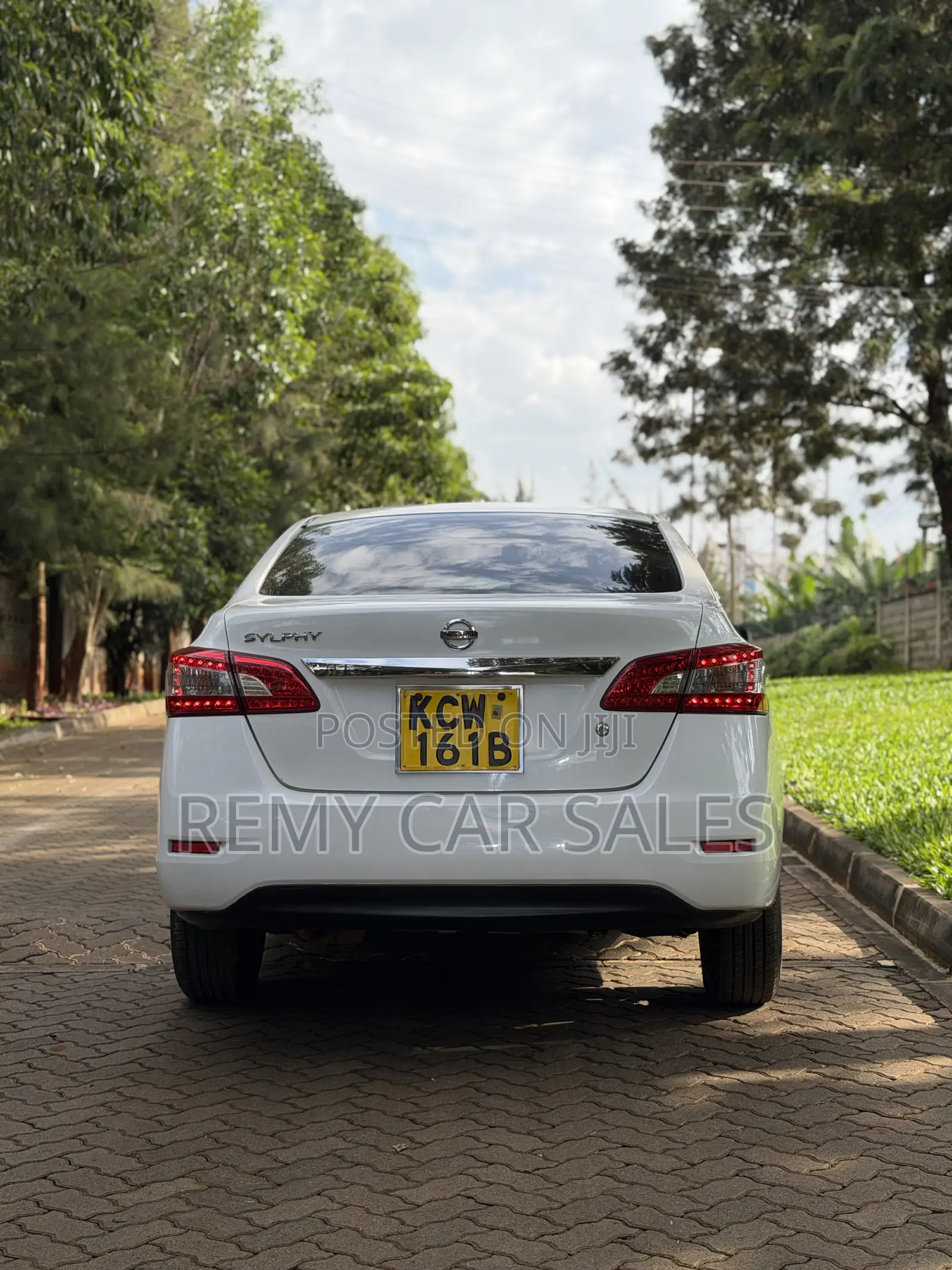 Nissan Bluebird 2013 White