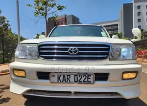 Toyota Land Cruiser 1999 White