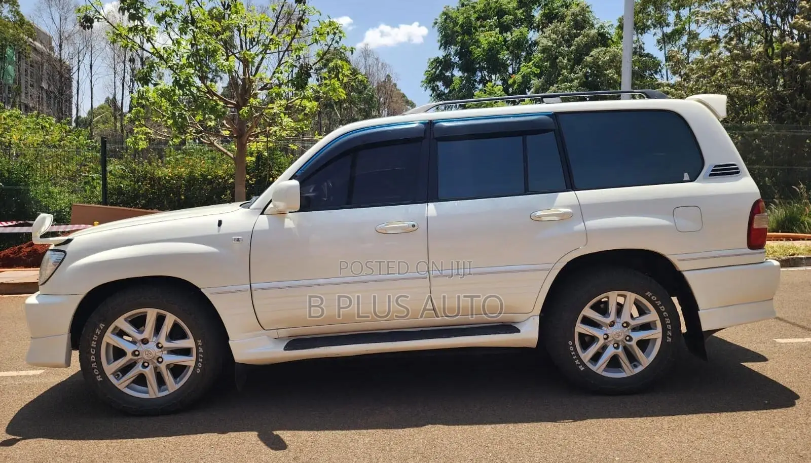 Toyota Land Cruiser 1999 White