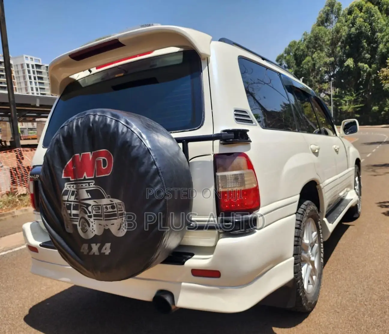 Toyota Land Cruiser 1999 White