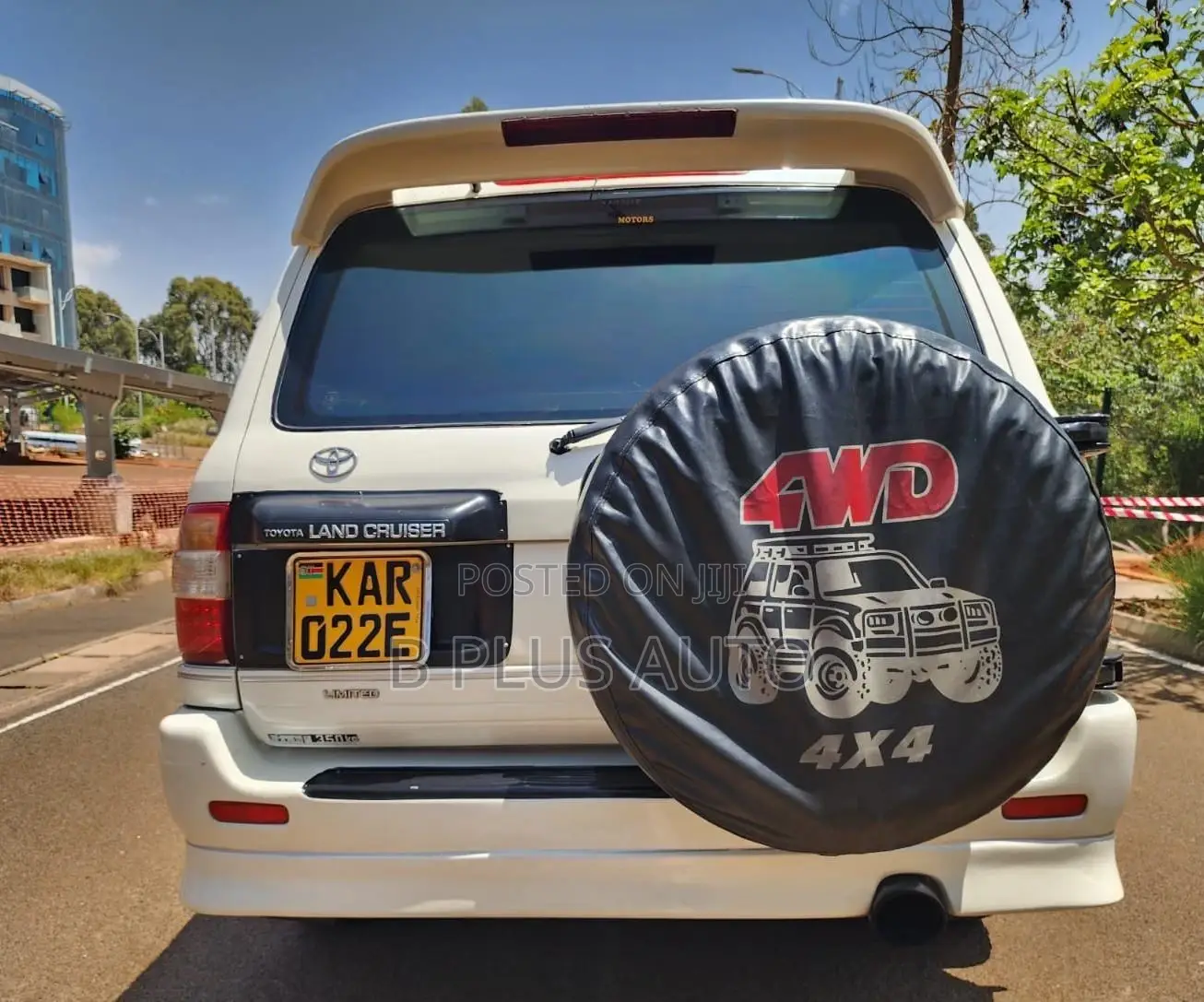 Toyota Land Cruiser 1999 White