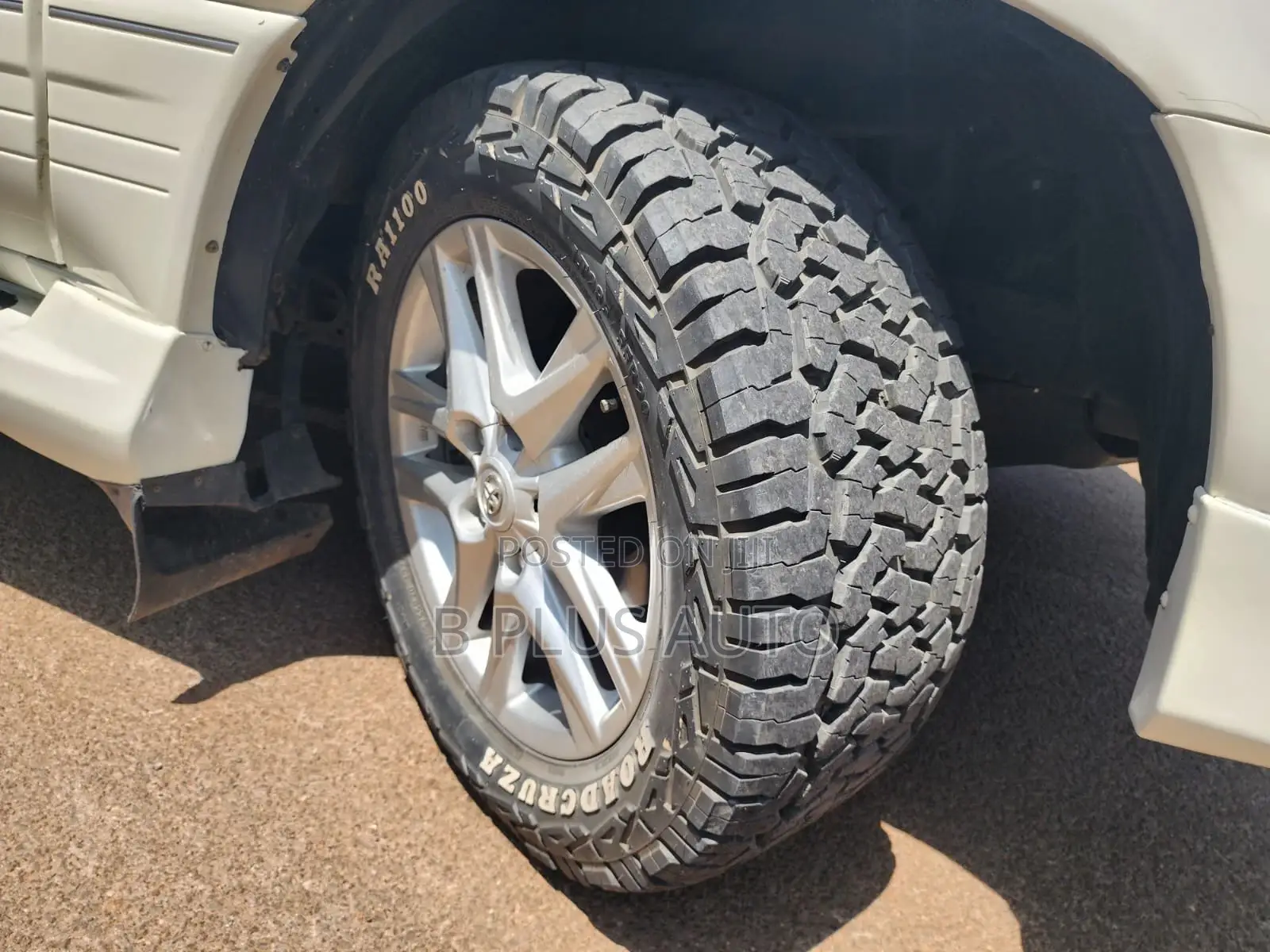 Toyota Land Cruiser 1999 White