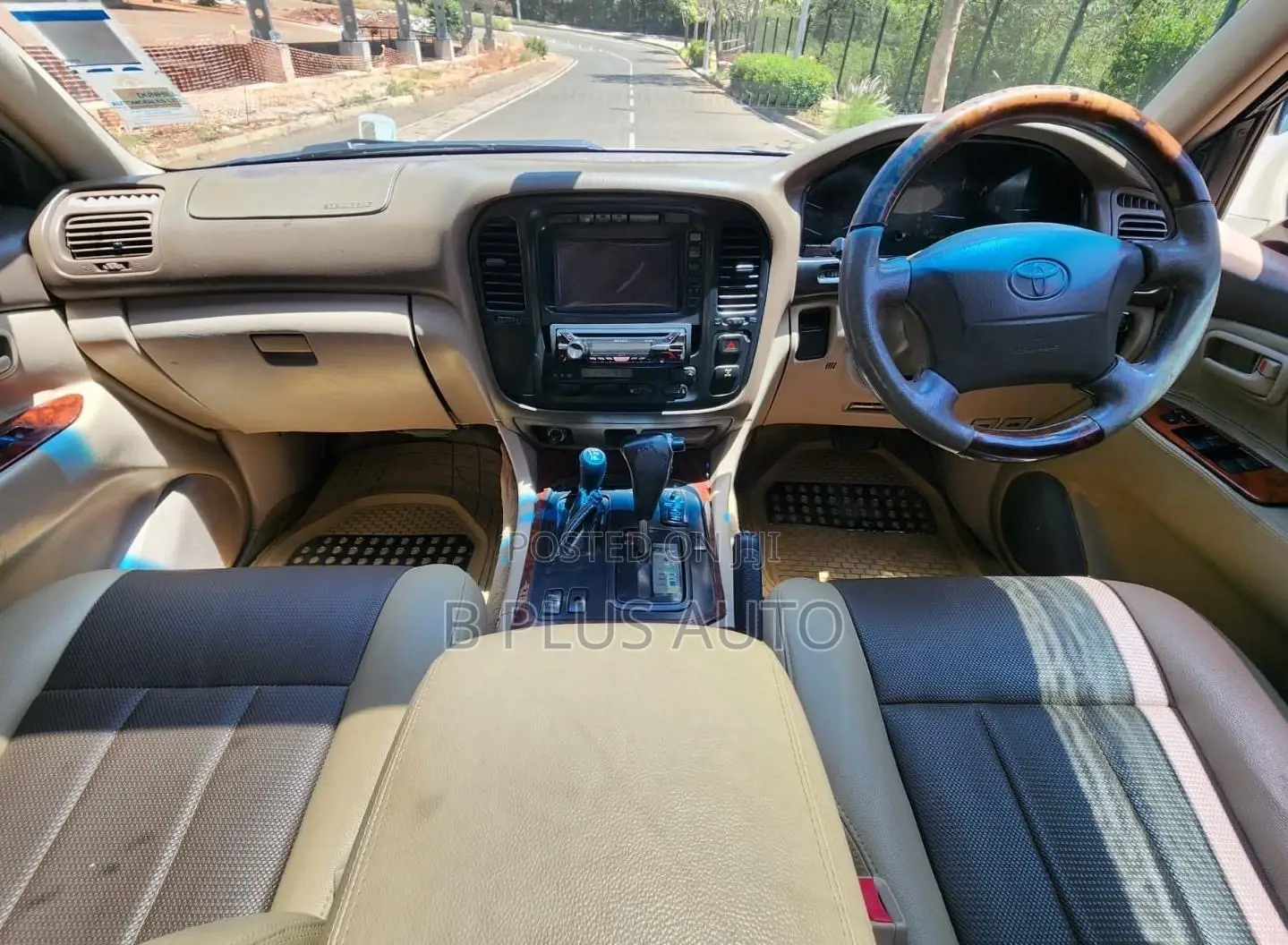 Toyota Land Cruiser 1999 White