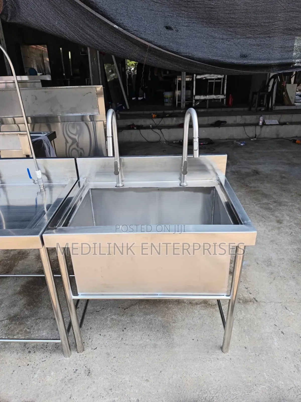 Hospital Washing Sinks With Tables