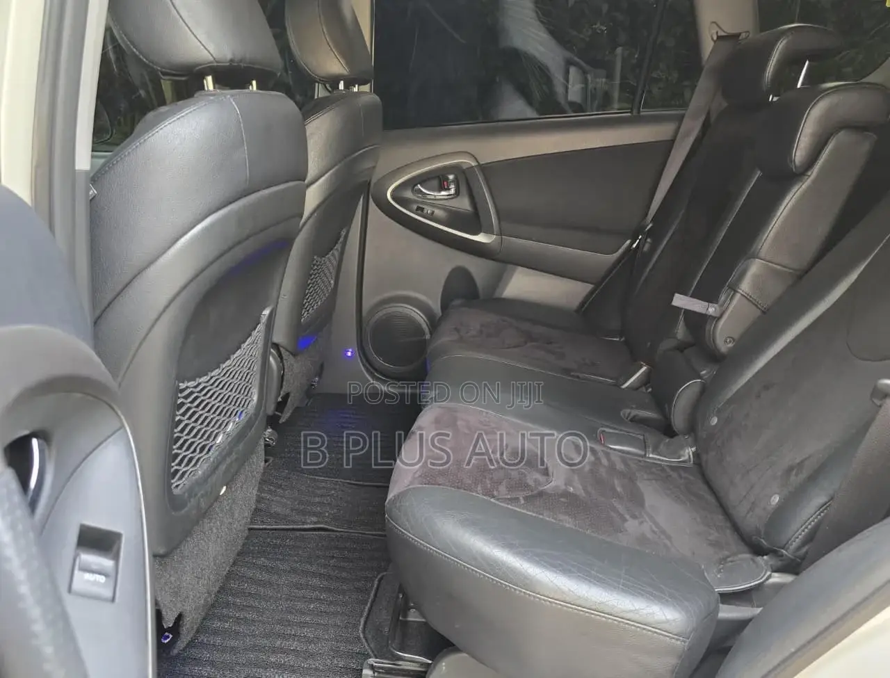 Toyota Vanguard 2012 White