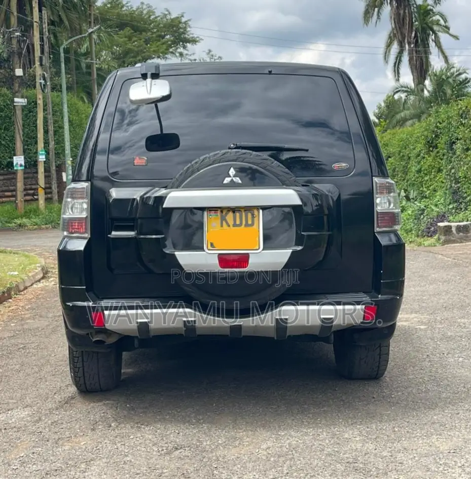 Mitsubishi Pajero 2013 Black