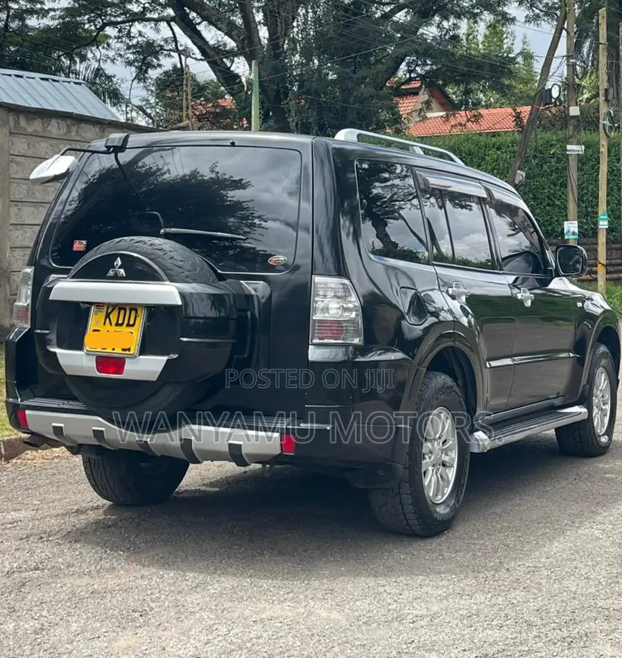Mitsubishi Pajero 2013 Black