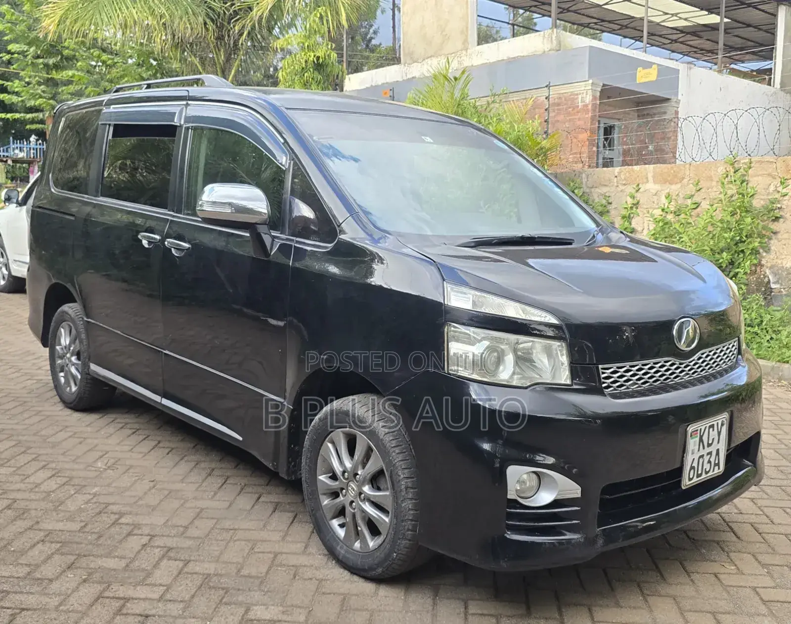 Toyota Voxy 2013 Black